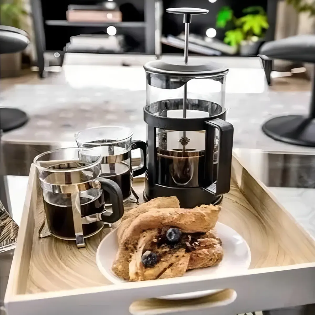 Prensa francesa para café con diseño elegante y servicio artesanal